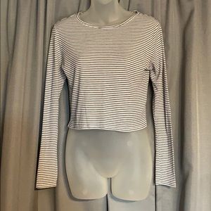 🎹 H&M Crop Top Long Sleeve Shirt 🎹